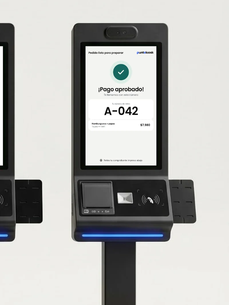 Pantalla del tótem con el pago aprobado y el número de retiro A-042